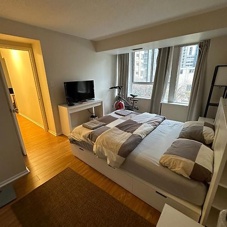 Best Location In Downtown- Walking To Eaton Centre, Nathan Phillips Square, Yonge-Dundas, Ikea,Transit Toronto Luaran gambar